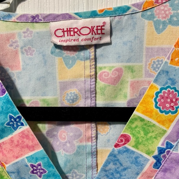 Summery scrub top - Picture 2 of 3